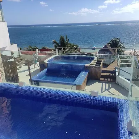 Bonita Habitacion Con Pequena Piscina A Aire Libre